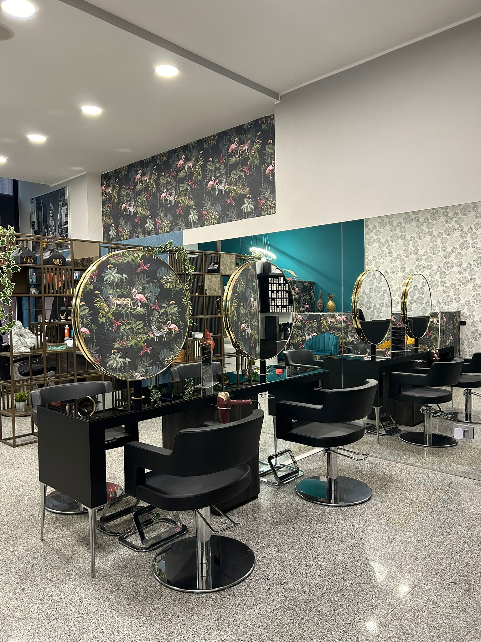 Vibes Salon — interno del salone